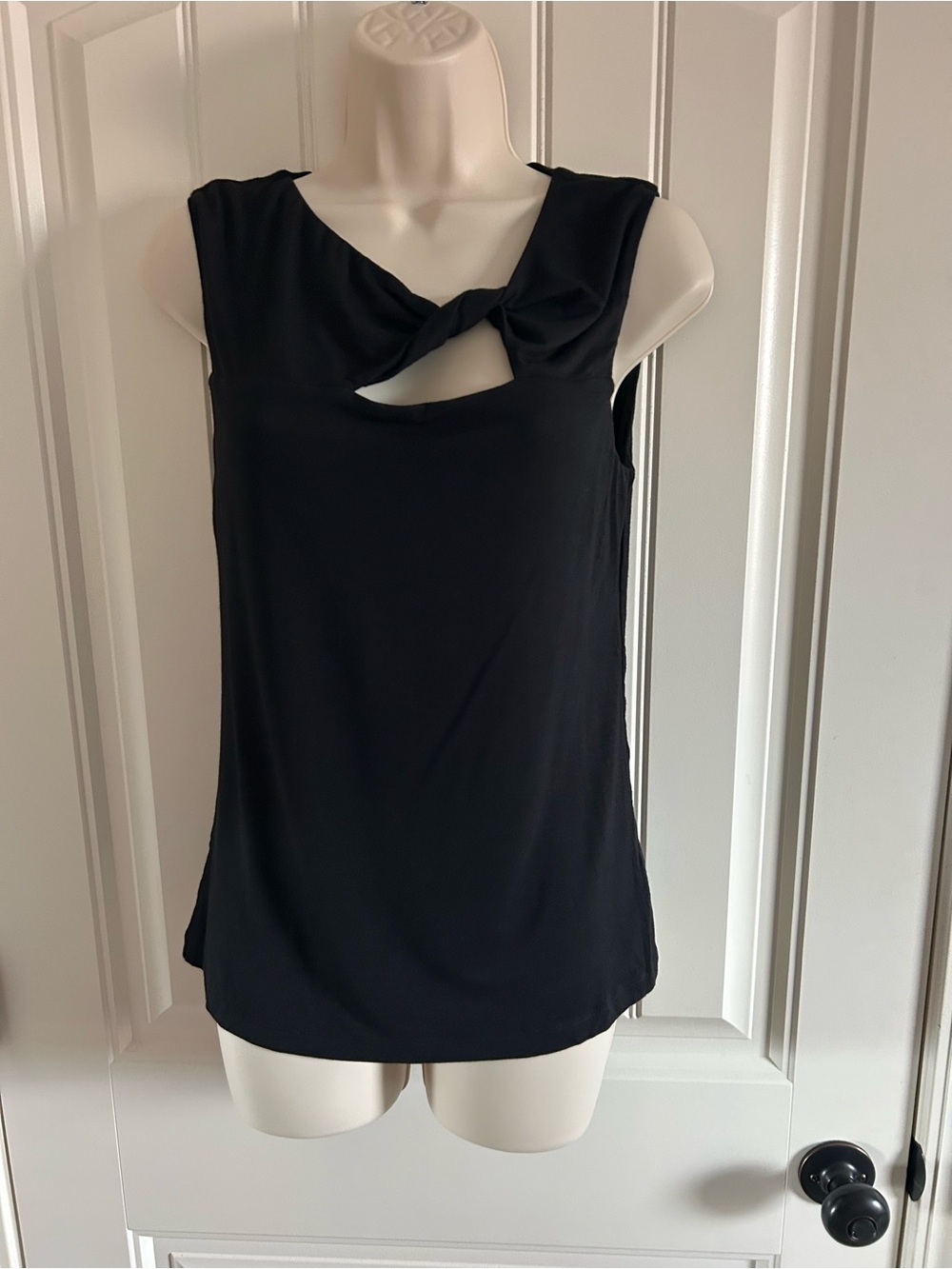 NEW nine britton Black Twist-Detail Sleeveless Tank Sz M